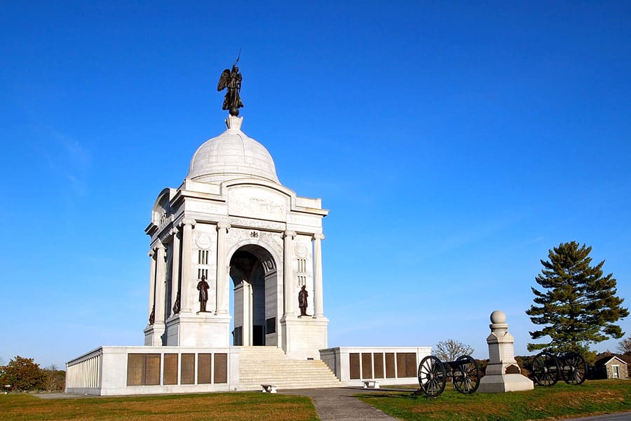 Memorial Monument and Civil War cannons