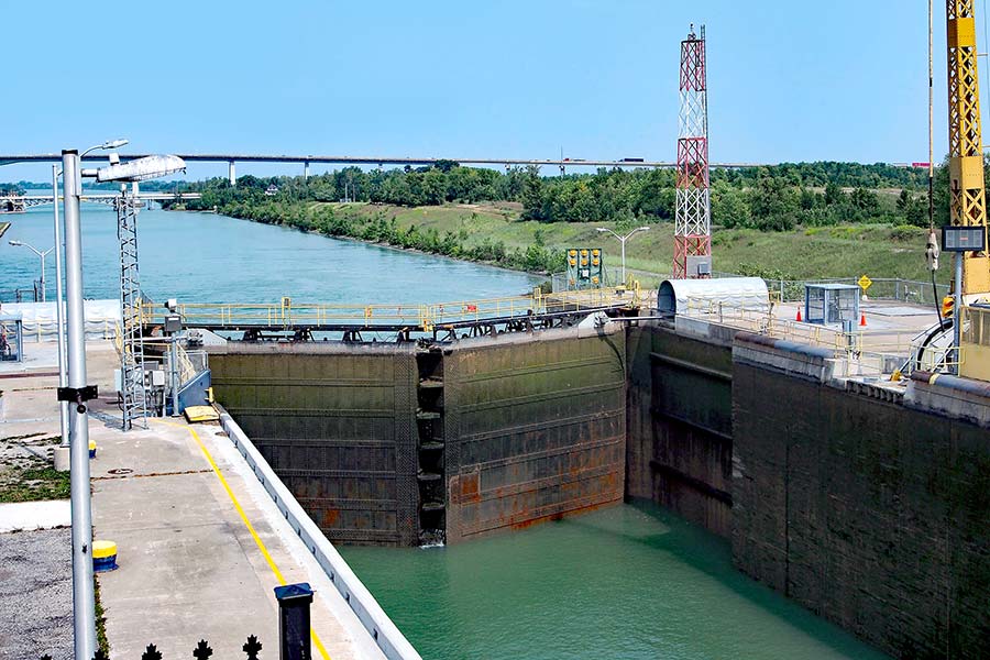 Lock gate opening on the Welland Canal